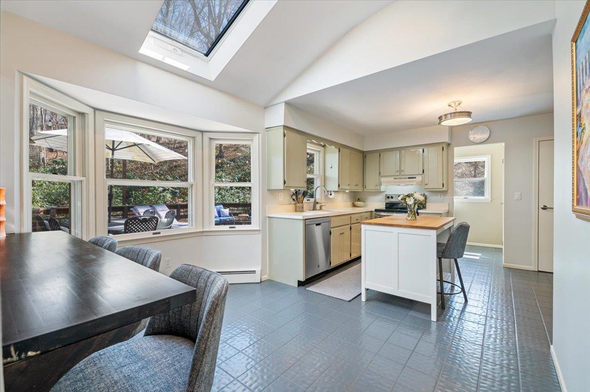 Halesite, New York 11743, United States, 4 Bedrooms Bedrooms, ,3 BathroomsBathrooms,Residential,Active,104531