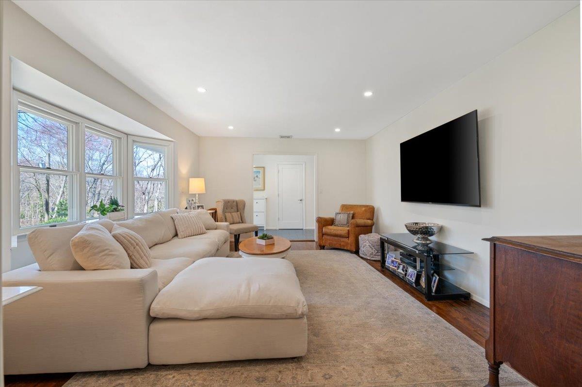 Halesite, New York 11743, United States, 4 Bedrooms Bedrooms, ,3 BathroomsBathrooms,Residential,Active,104531