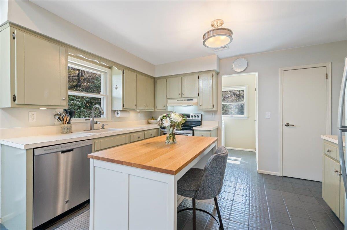 Halesite, New York 11743, United States, 4 Bedrooms Bedrooms, ,3 BathroomsBathrooms,Residential,Active,104531