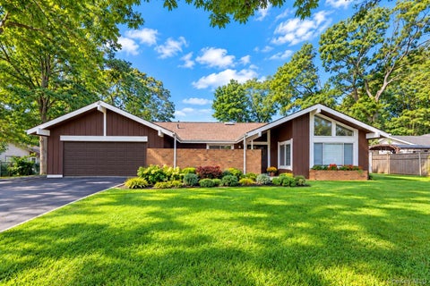 Photo of 1012 Old Medford Avenue, Farmingville, NY 11738 (MLS # 1059967)