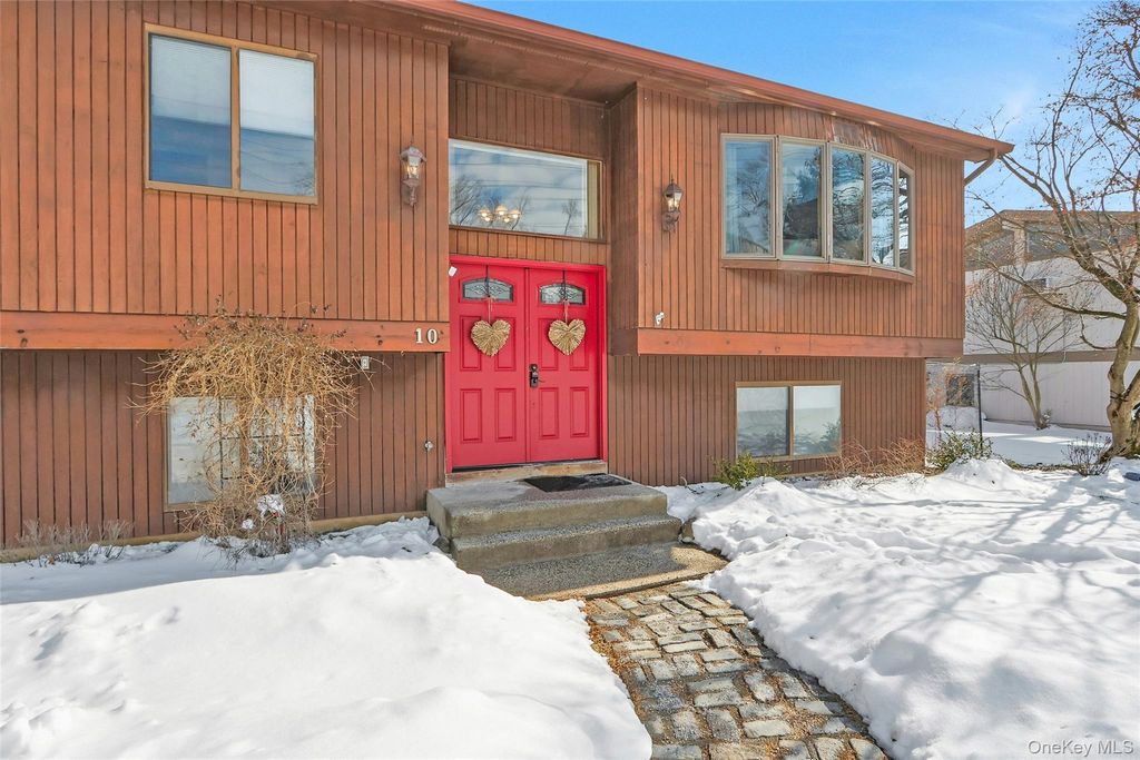 Photo of 10 SKINNER Court, Tomkins Cove, NY 10986 (MLS # 948083)