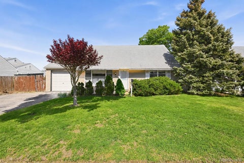 Homes For Sale - 440 Cole Place<br/> Bethpage, NY 11714