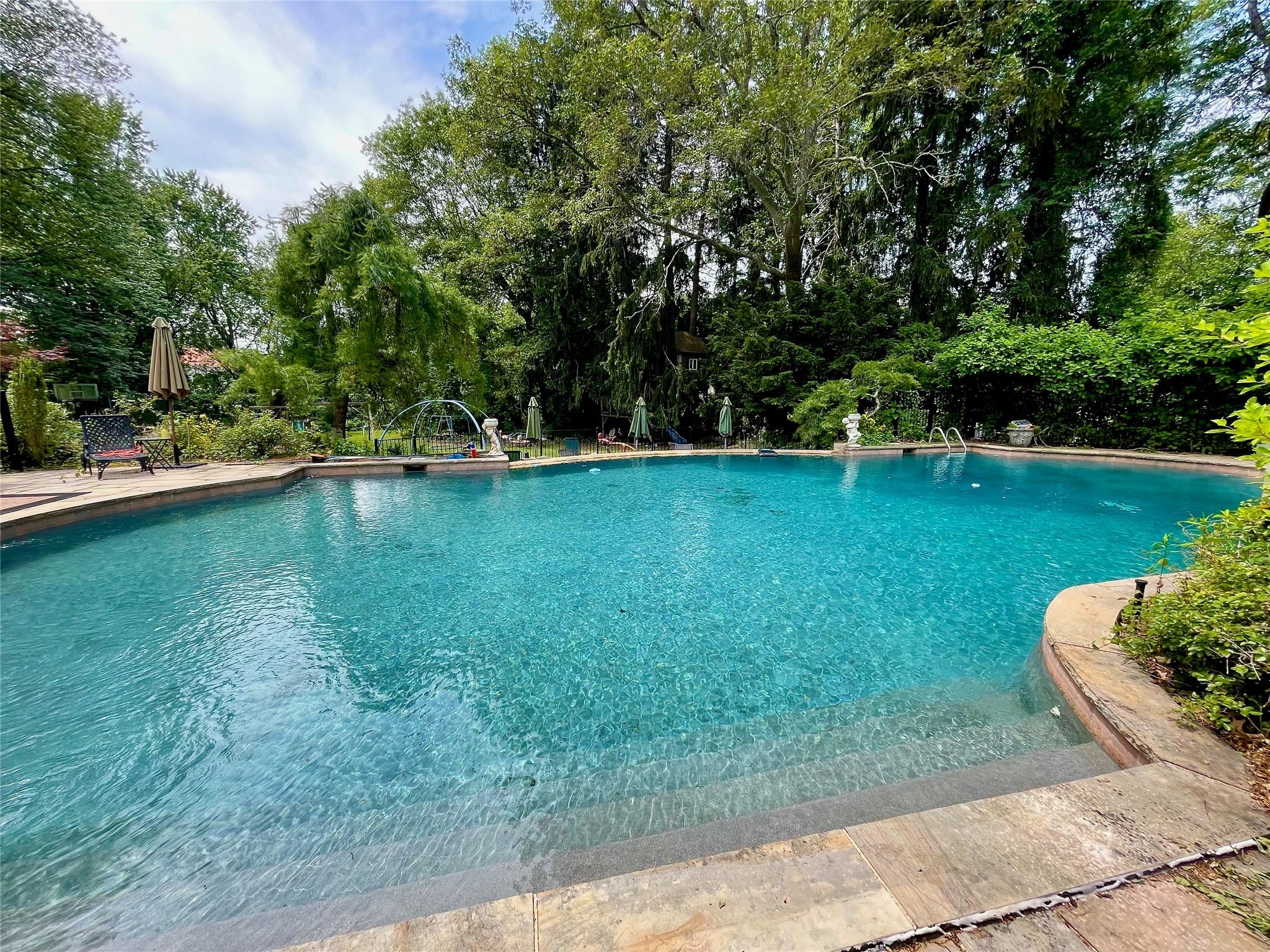 6 Hidden Pond