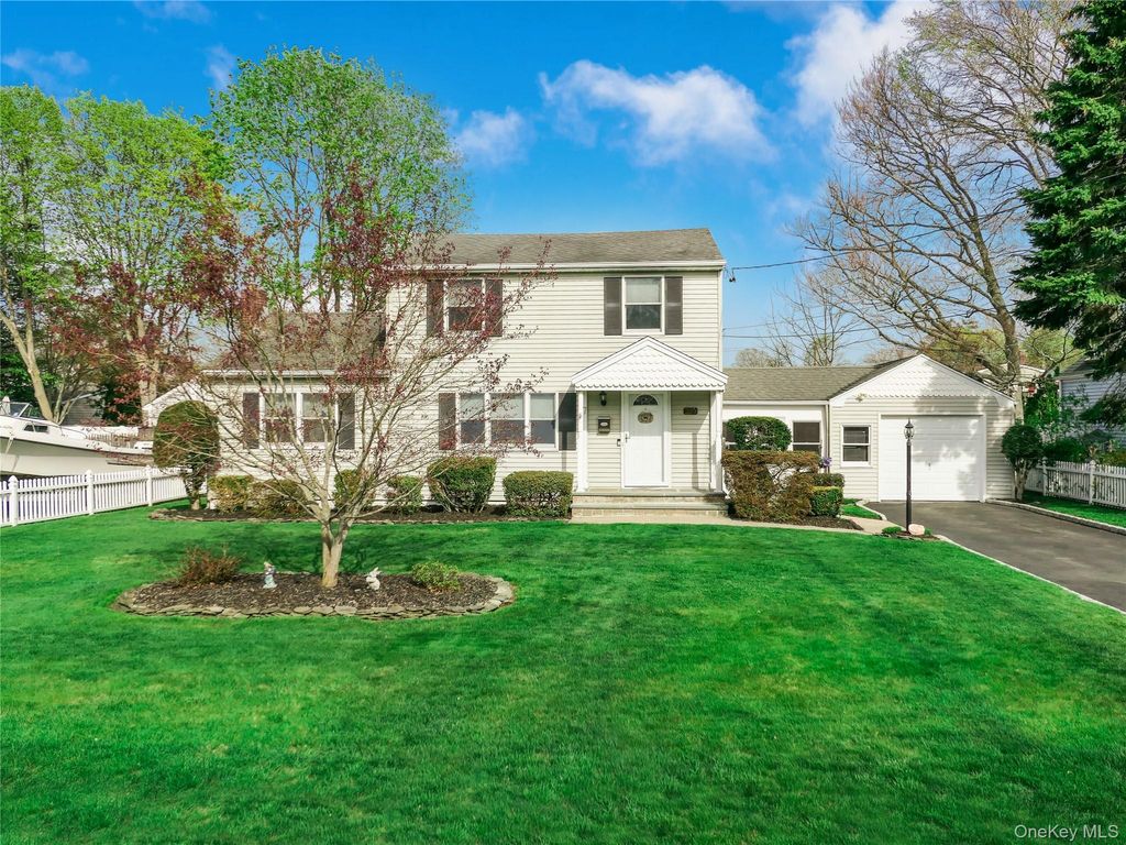 Photo of 17 Myrtle Lane, East Patchogue, NY 11772 (MLS # 992198)