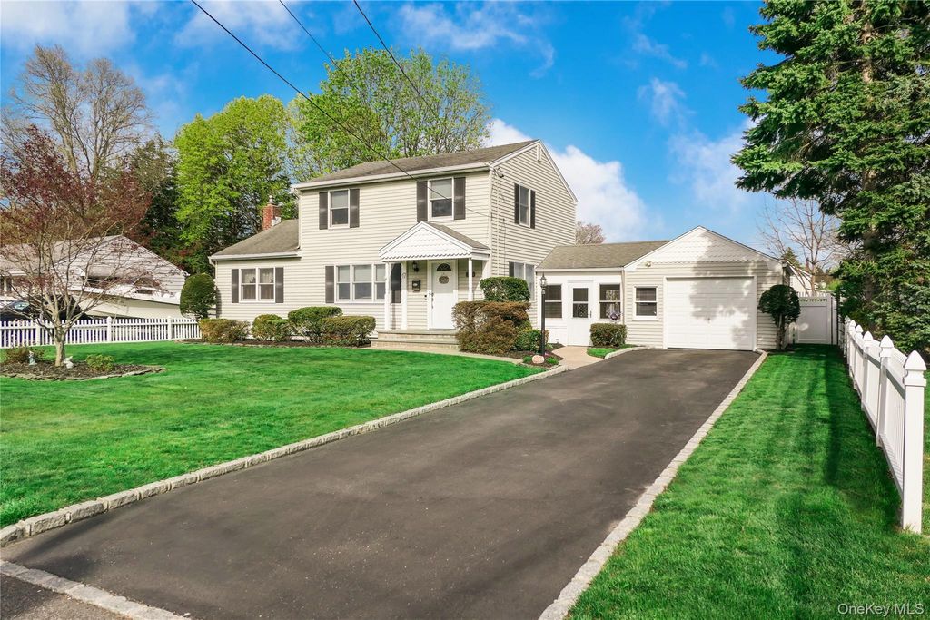 Photo of 17 Myrtle Lane, East Patchogue, NY 11772 (MLS # 992198)