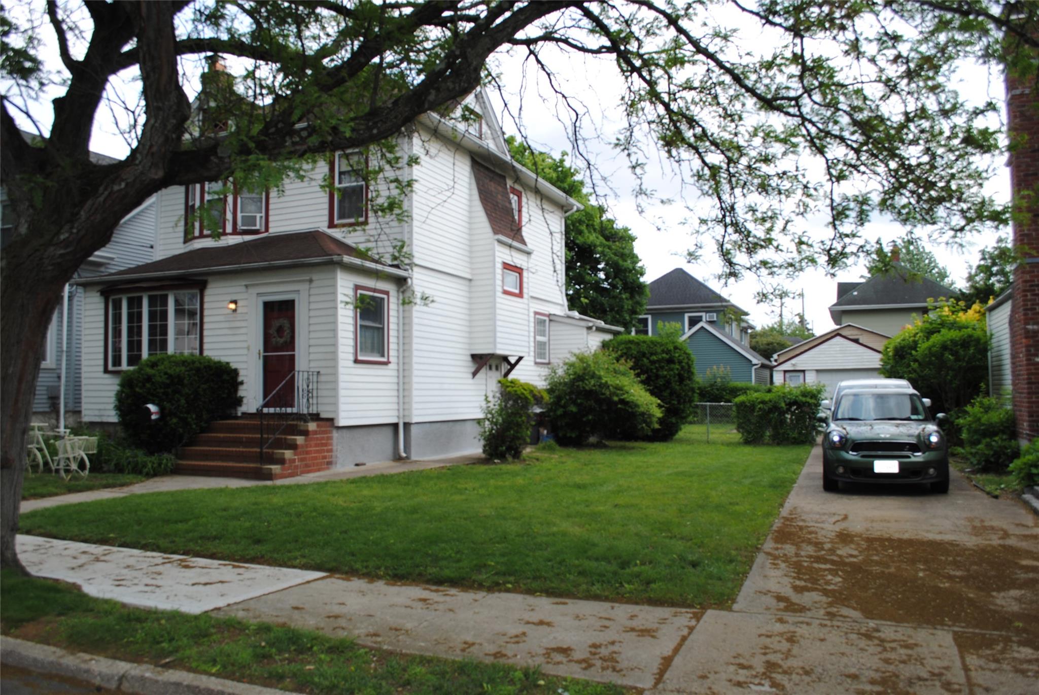 48 Elizabeth Street, Floral Park, New York image 1