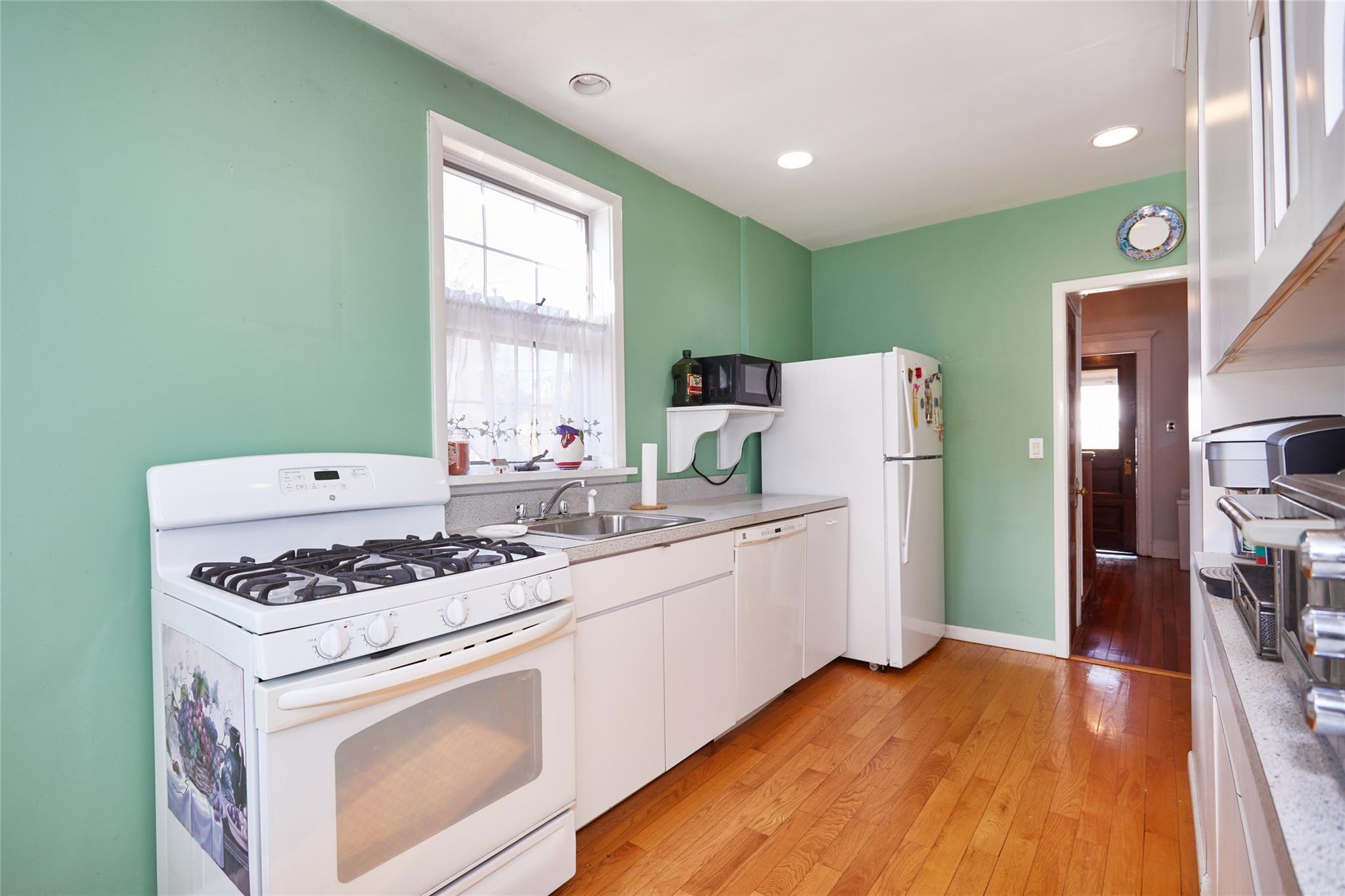 48 Elizabeth Street, Floral Park, New York image 12