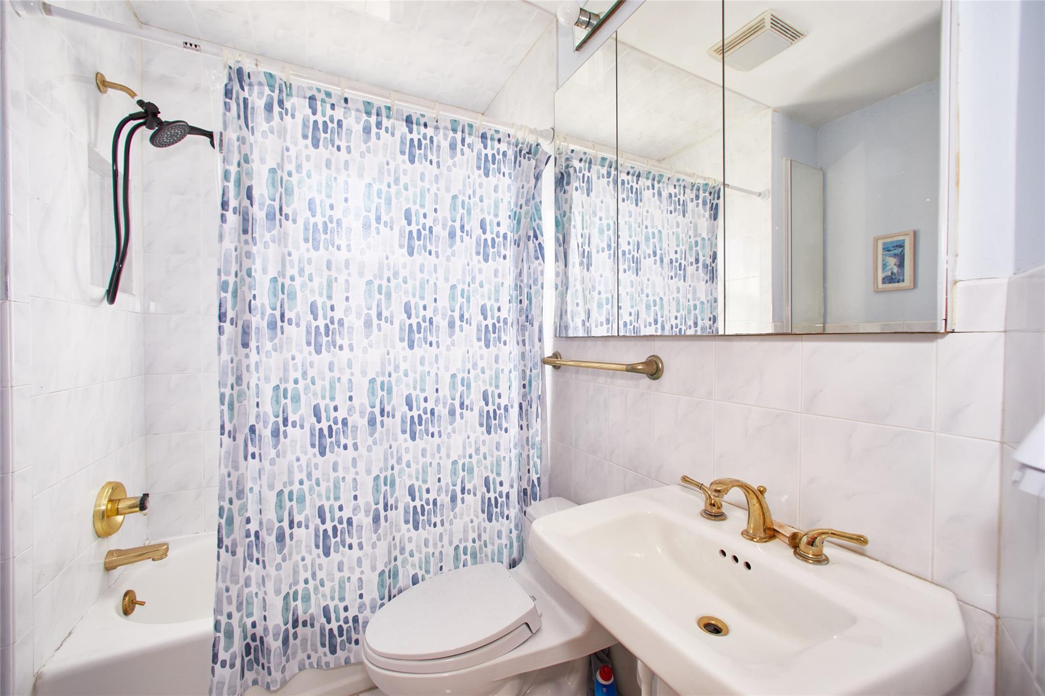 48 Elizabeth Street, Floral Park, New York image 18