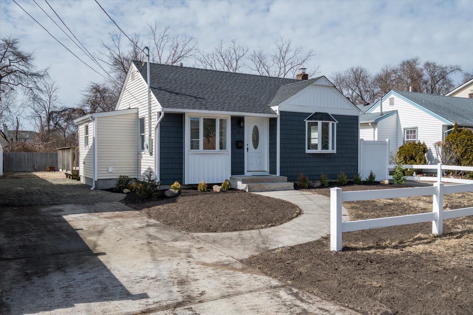 513 S 9th Street, Lindenhurst, New York image 5