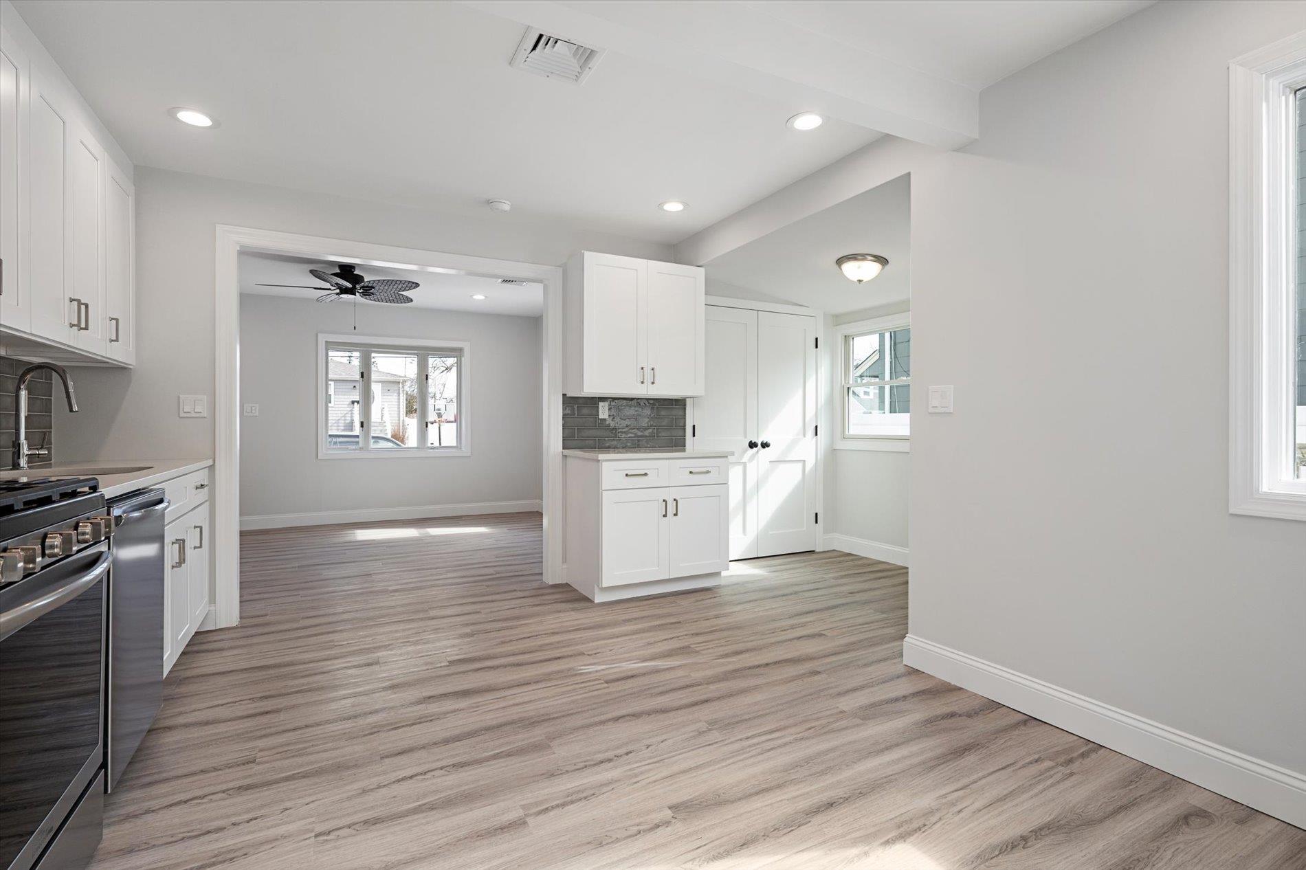 513 S 9th Street, Lindenhurst, New York image 16