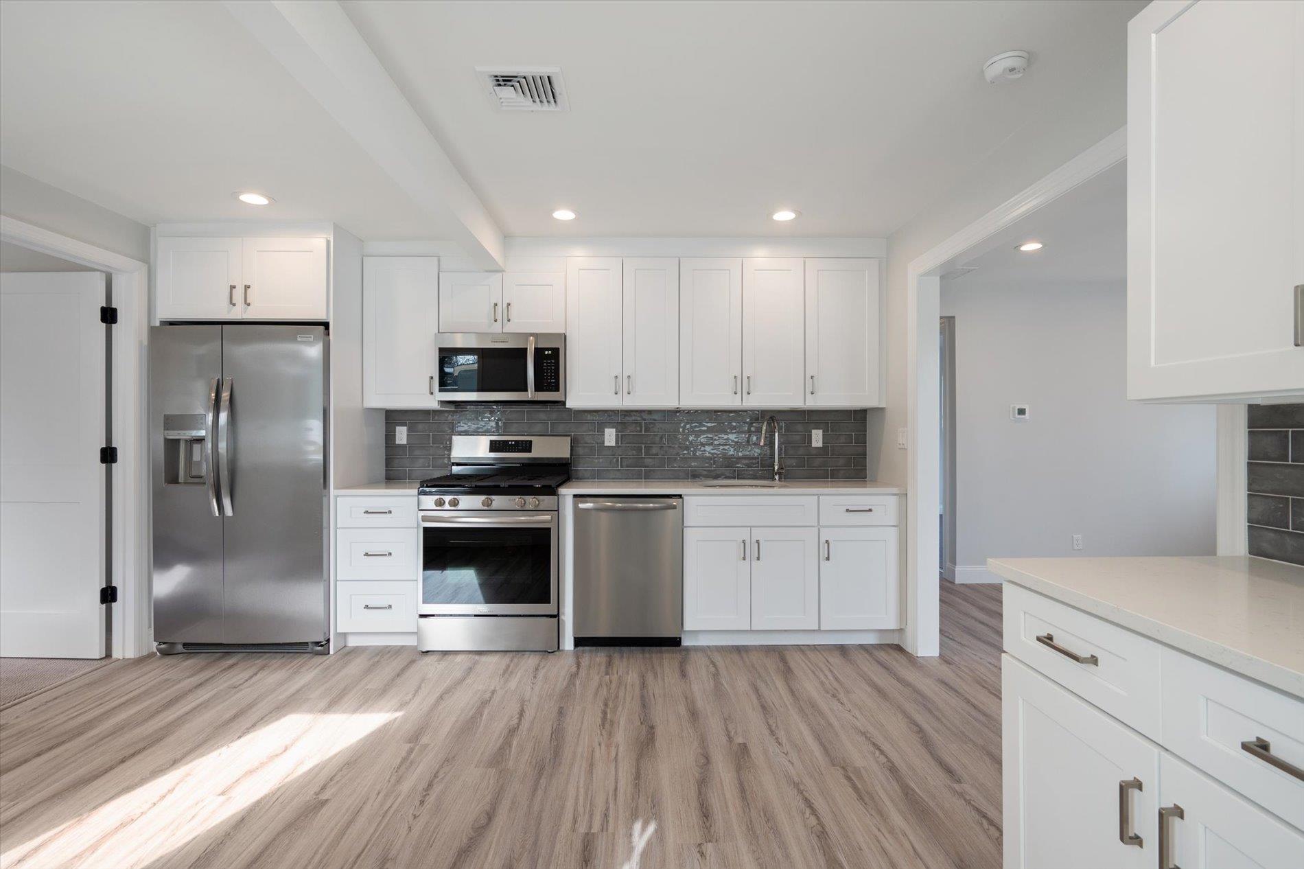 513 S 9th Street, Lindenhurst, New York image 15