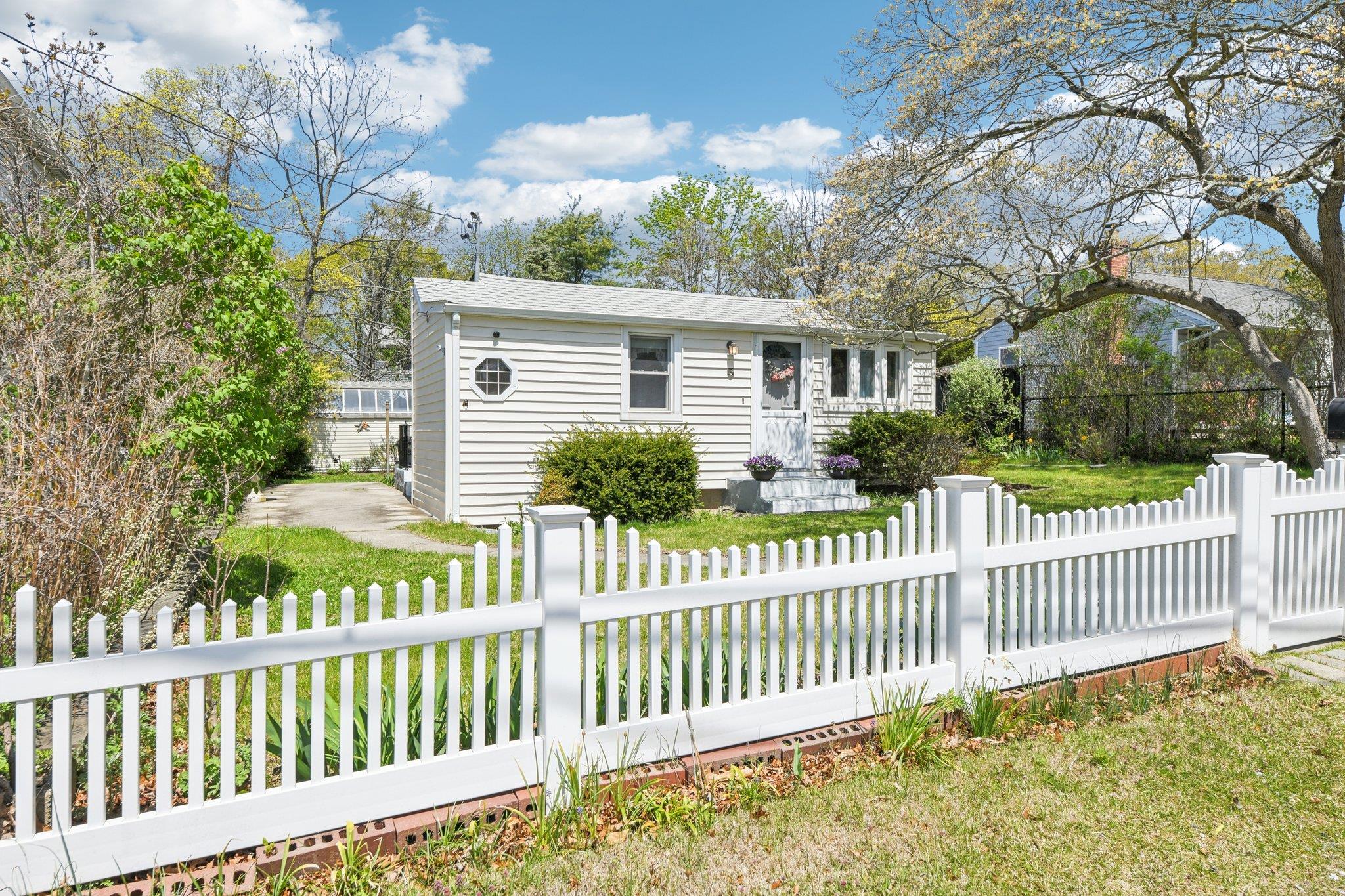 5 Bertha Street, East Patchogue, New York image 3