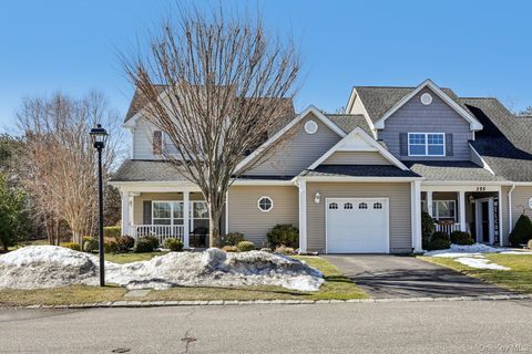 Condo For Sale - 153 Stoneleigh Drive #153<br/> Riverhead, NY 11901