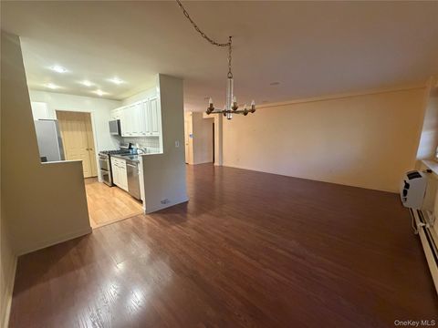 Homes For Sale - 40 Stoner Avenue #1R<br/> Great Neck, NY 11021