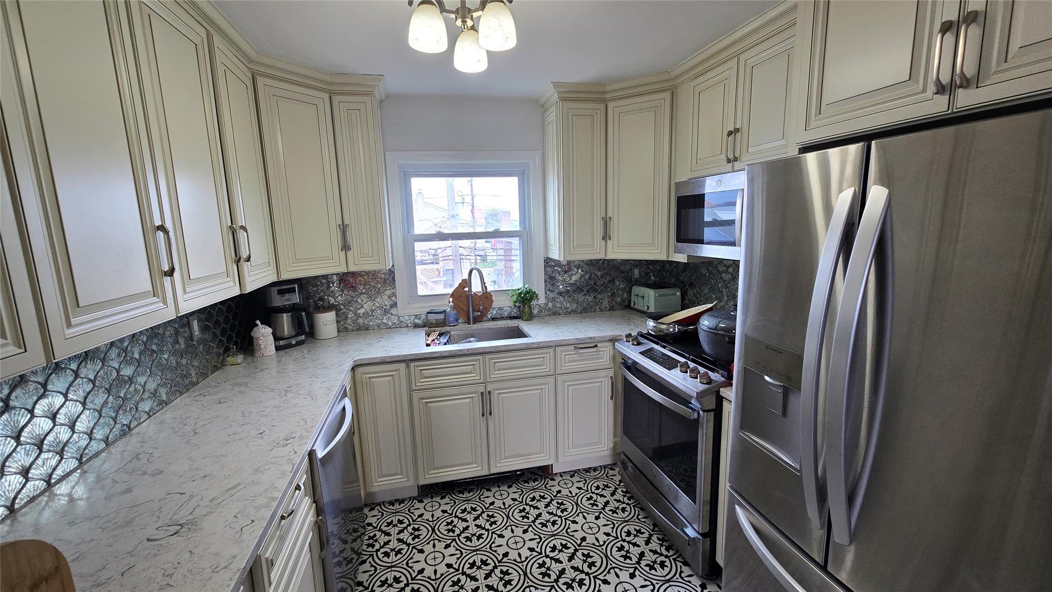 Island Park, New York 11558, United States, 2 Bedrooms Bedrooms, ,1 BathroomBathrooms,Residential,Active,124307