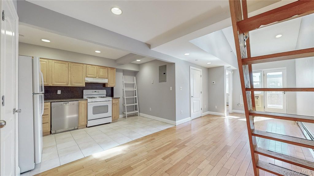 Photo of 83-71 116th Street #7B, Kew Gardens, NY 11418 (MLS # 1029340)