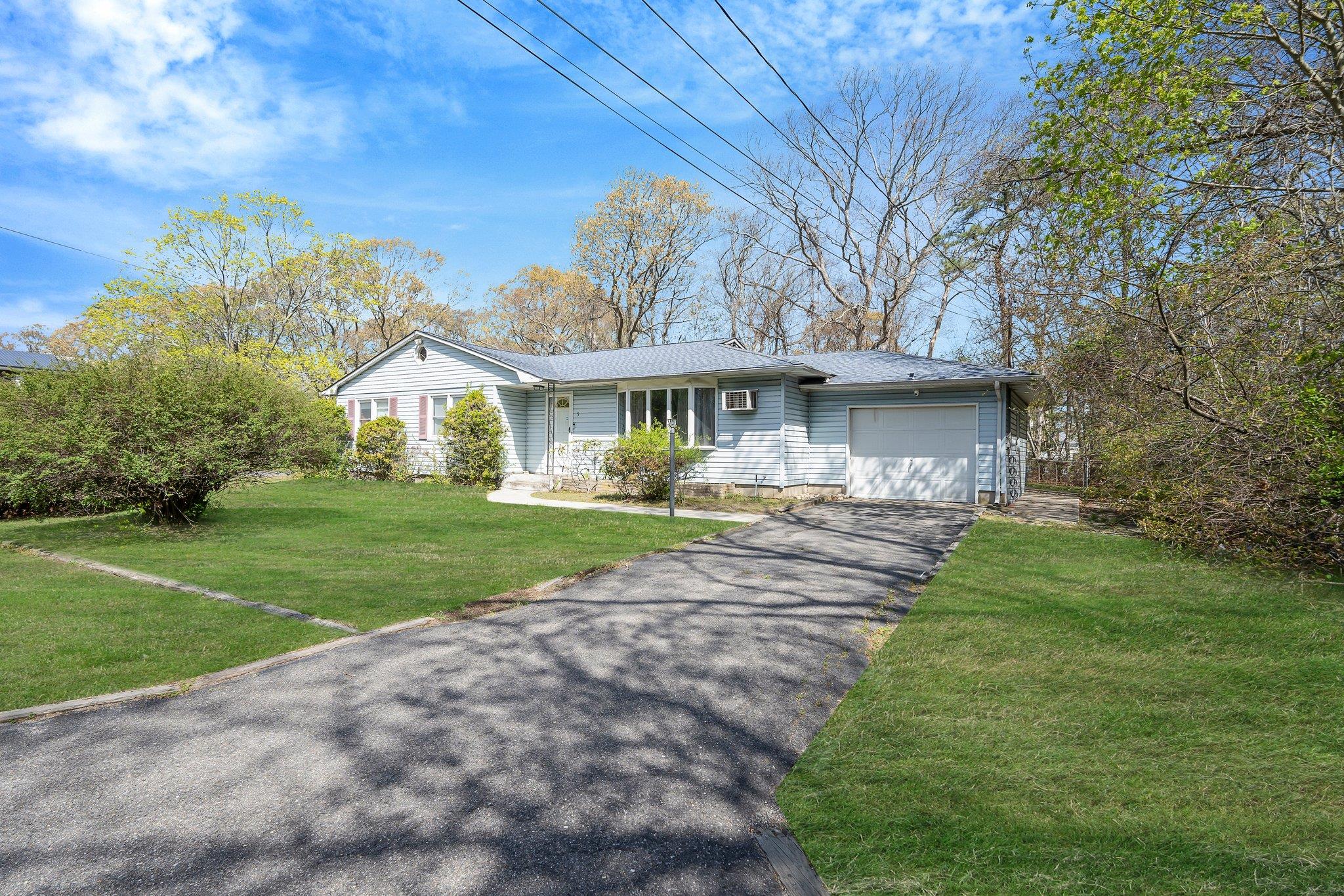 5 Stuart Road, Shirley, New York image 2