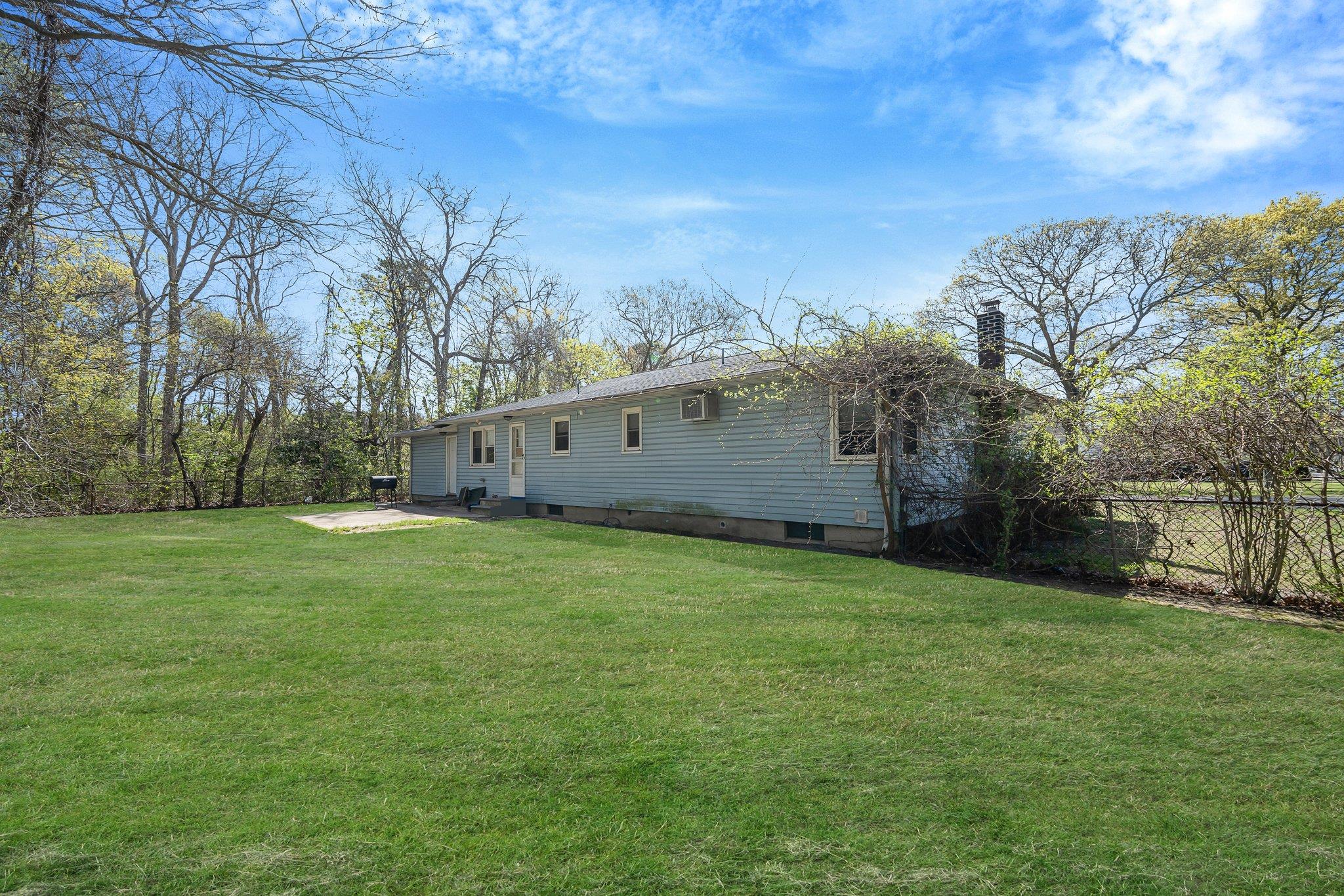 5 Stuart Road, Shirley, New York image 19