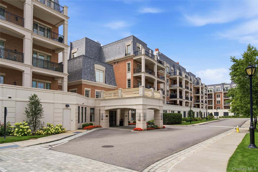 Photo of 3000 Royal Court #3206, North Hills, NY 11040 (MLS # 1041130)