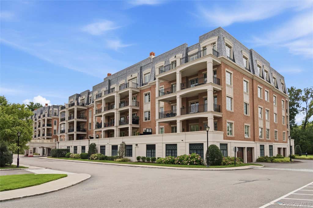 Photo of 3000 Royal Court #3206, North Hills, NY 11040 (MLS # 1041130)