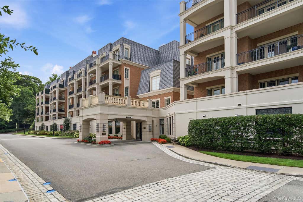 Photo of 3000 Royal Court #3206, North Hills, NY 11040 (MLS # 1041130)