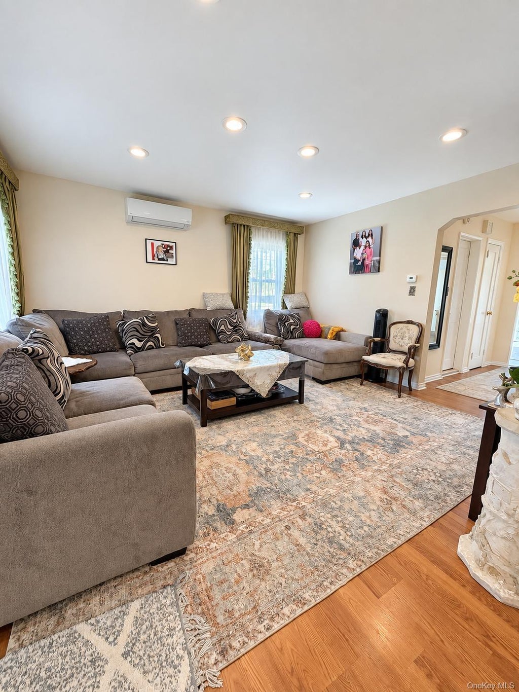 Photo of 1312 Park Avenue, New Hyde Park, NY 11040 (MLS # 1054686)