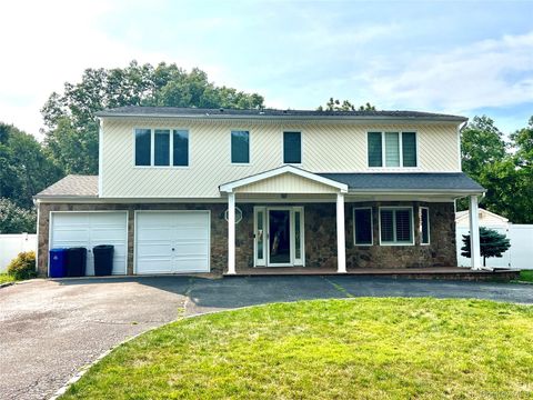 Photo of 18 melrose, Commack, NY 11725 (MLS # 1029708)