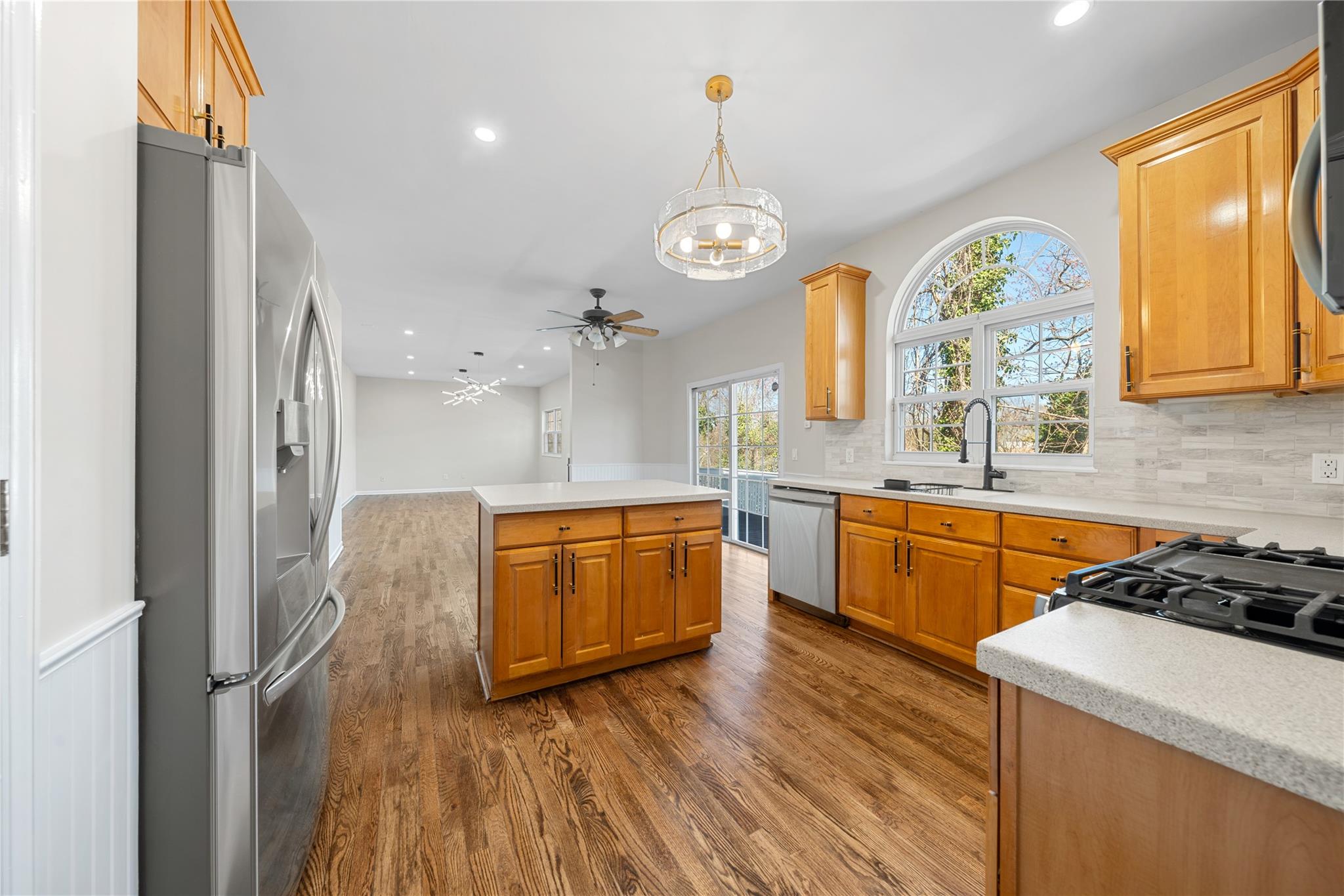 33 Potter Lane, Huntington, New York image 12