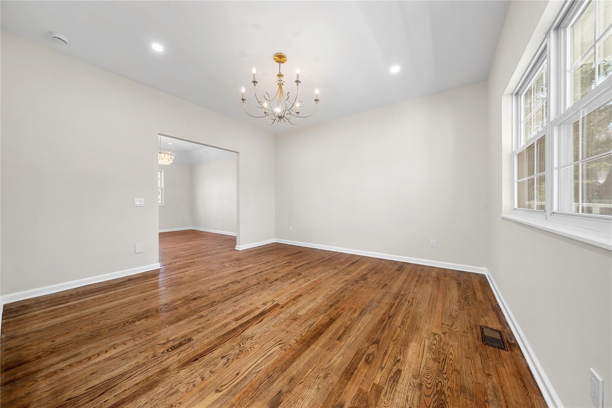 33 Potter Lane, Huntington, New York image 6