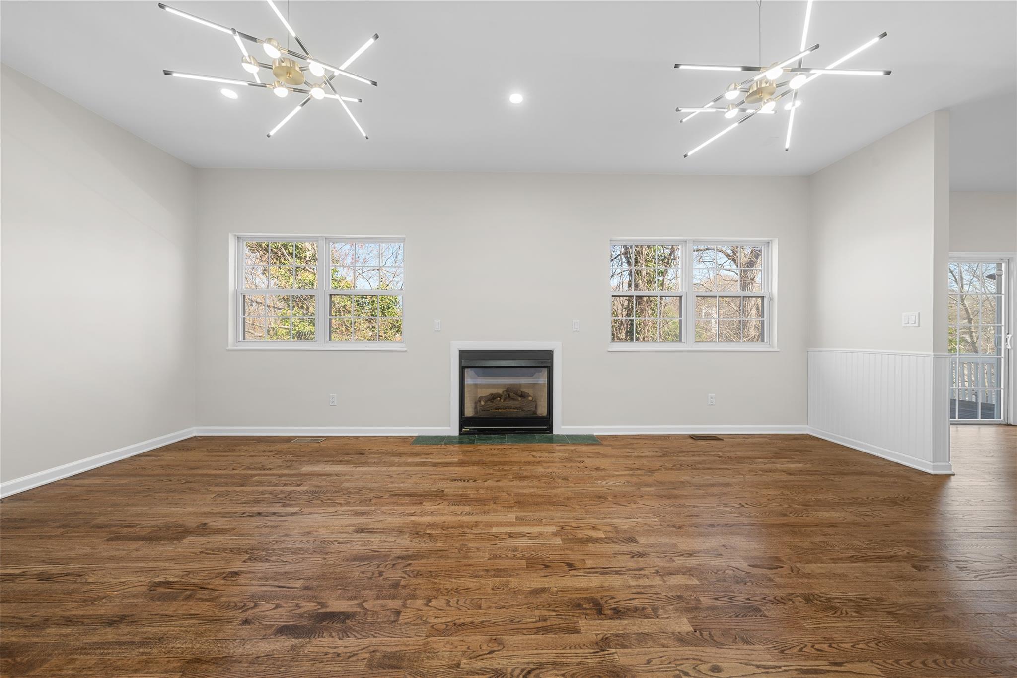 33 Potter Lane, Huntington, New York image 11