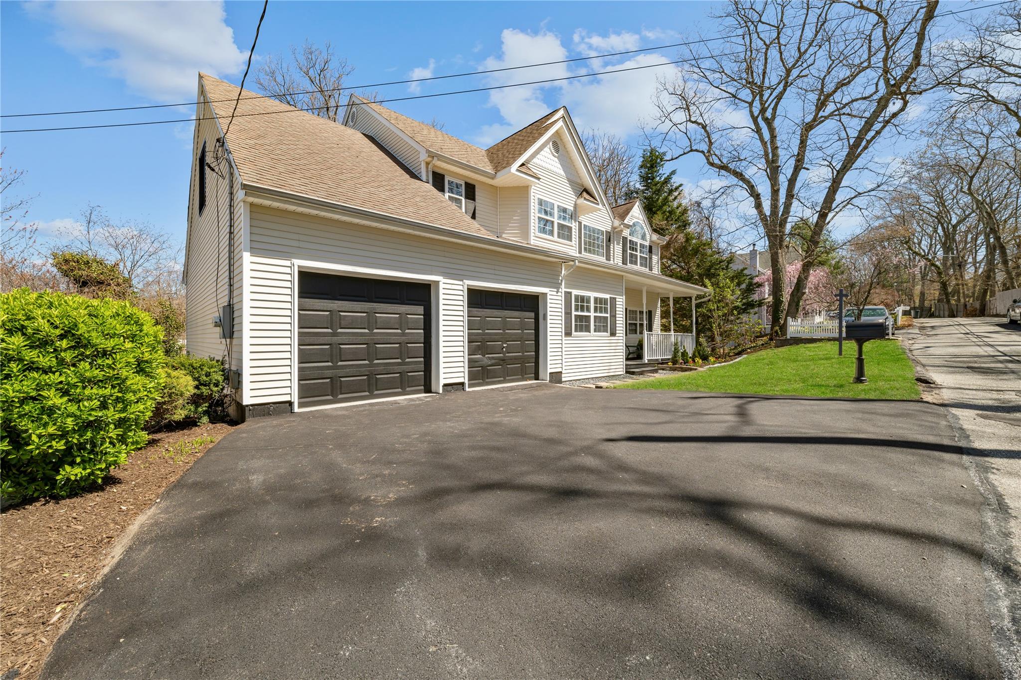 33 Potter Lane, Huntington, New York image 3
