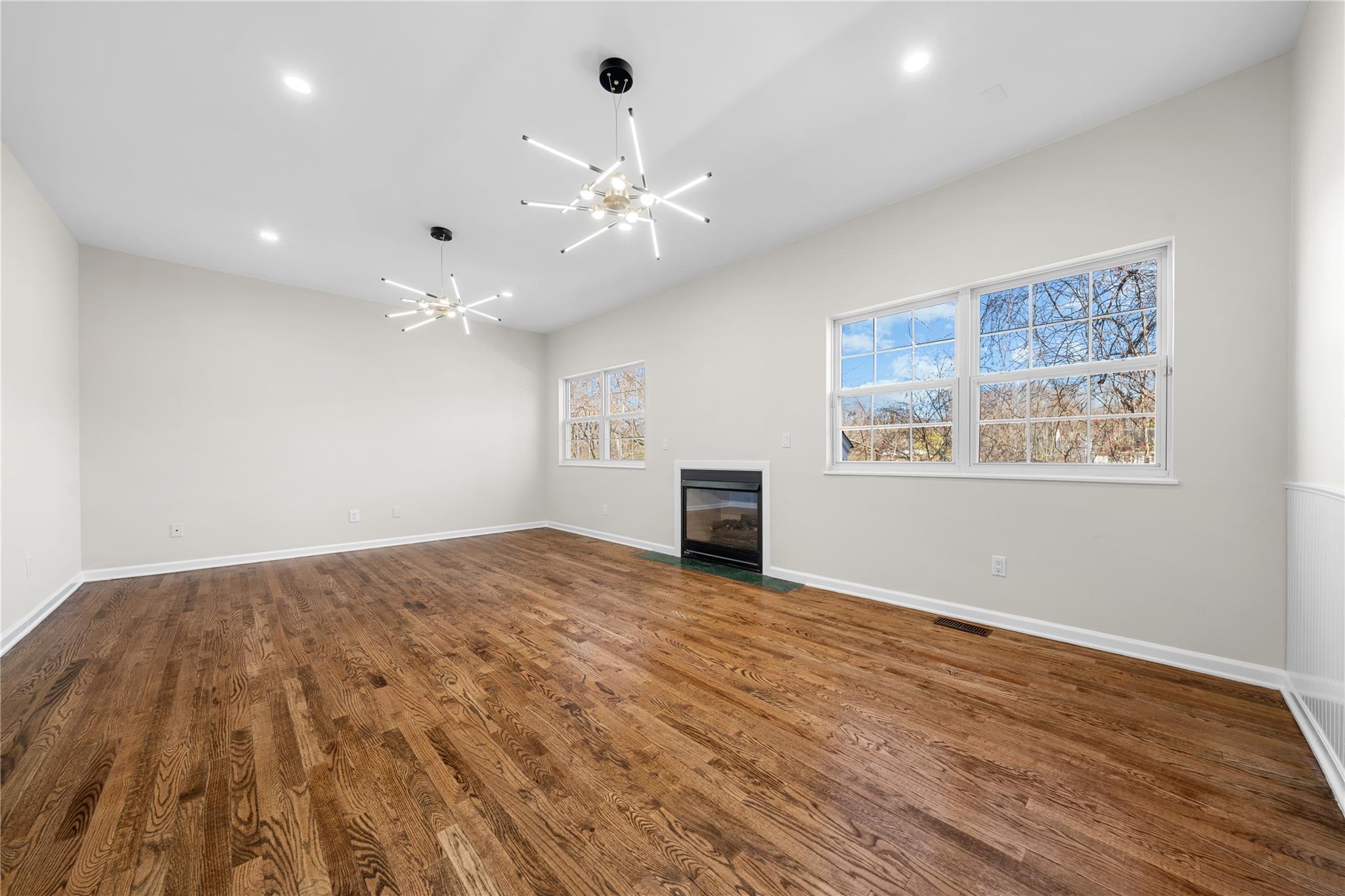 33 Potter Lane, Huntington, New York image 10