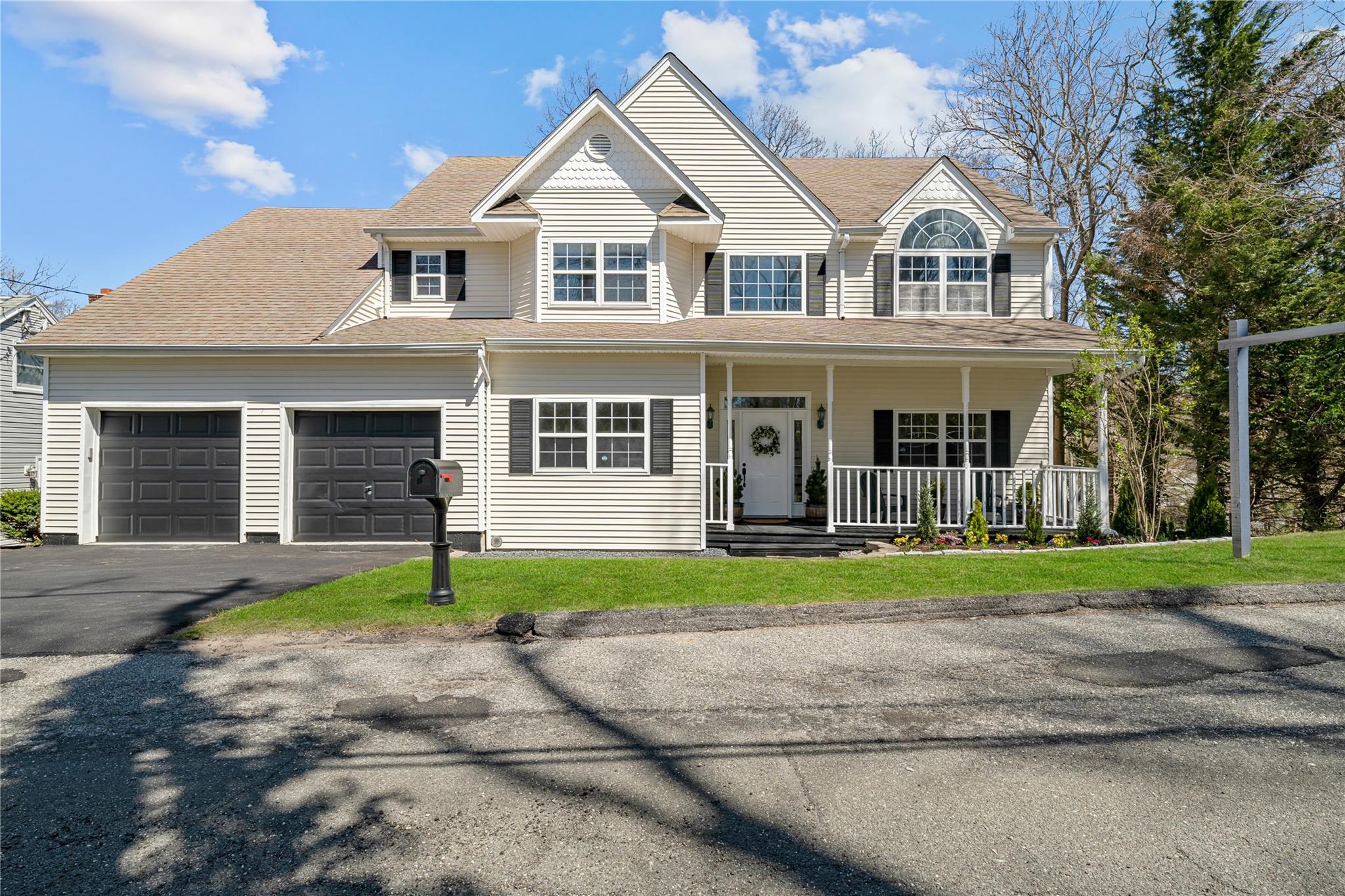 Property for Sale at Potter Lane, Huntington, Hamptons, NY - Bedrooms: 6 
Bathrooms: 3  - $1,299,000