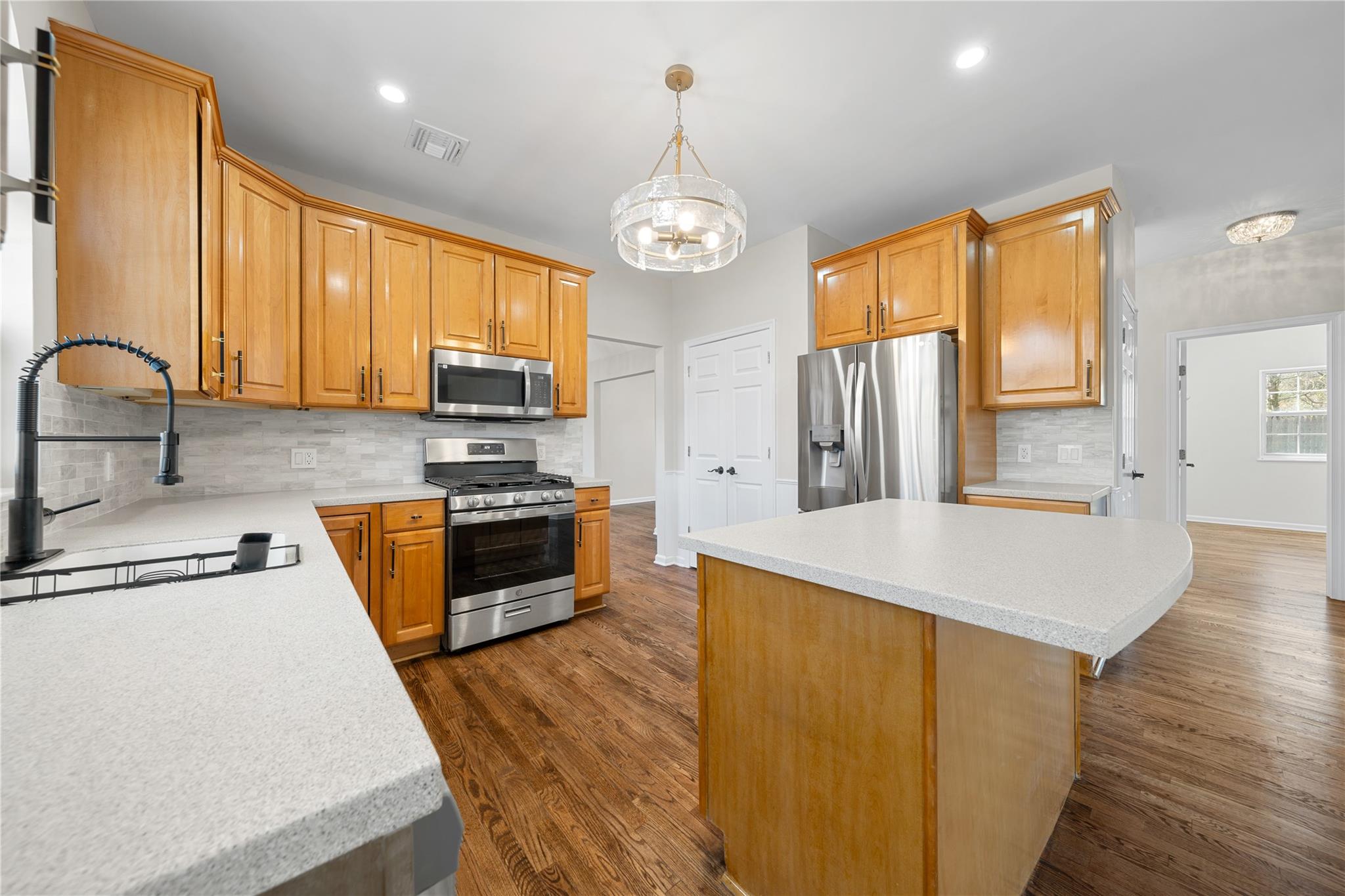 33 Potter Lane, Huntington, New York image 14