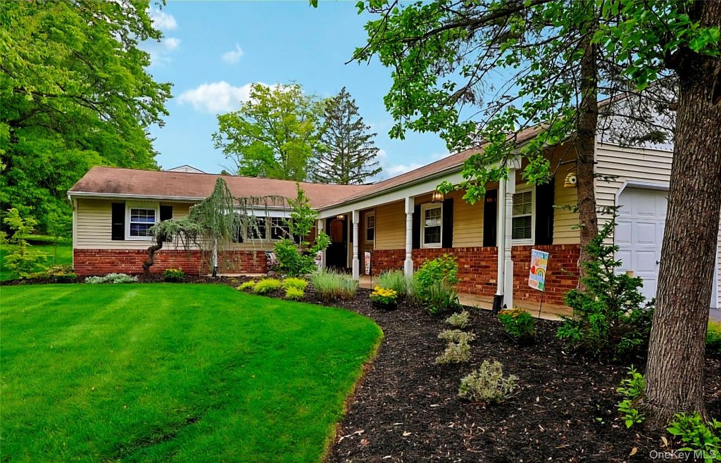 Photo of 7 Glenmere Road, New City, NY 10956 (MLS # 991450)