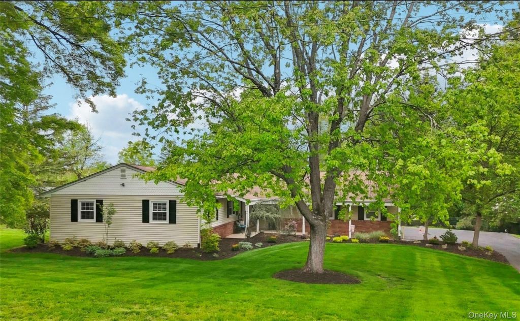 Photo of 7 Glenmere Road, New City, NY 10956 (MLS # 991450)