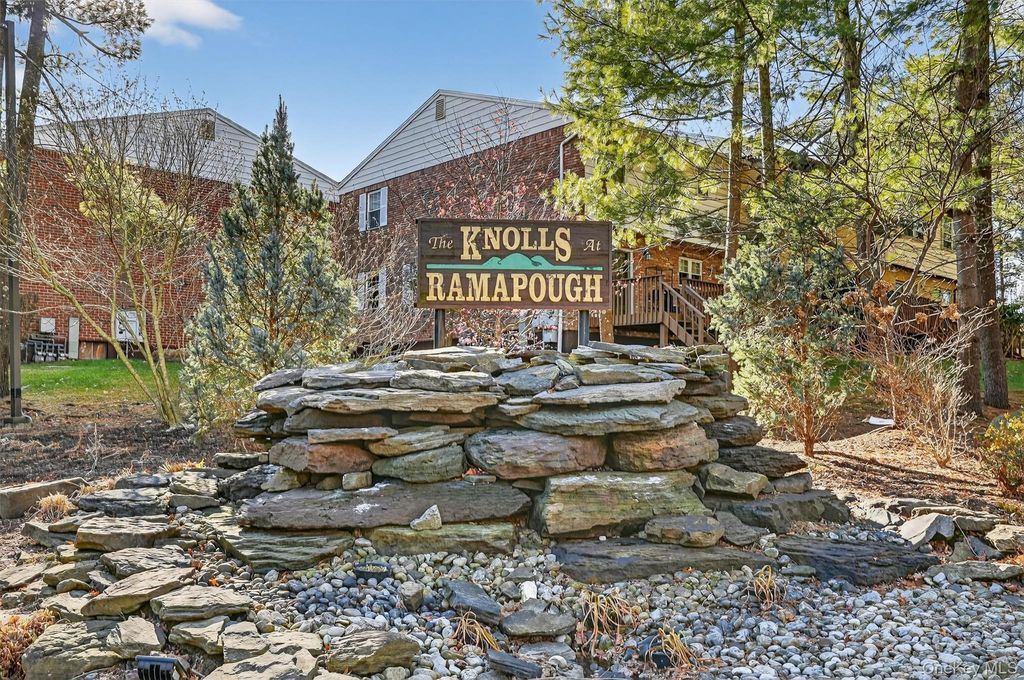 Photo of 410 Pawnee Court, Suffern, NY 10901 (MLS # 943796)