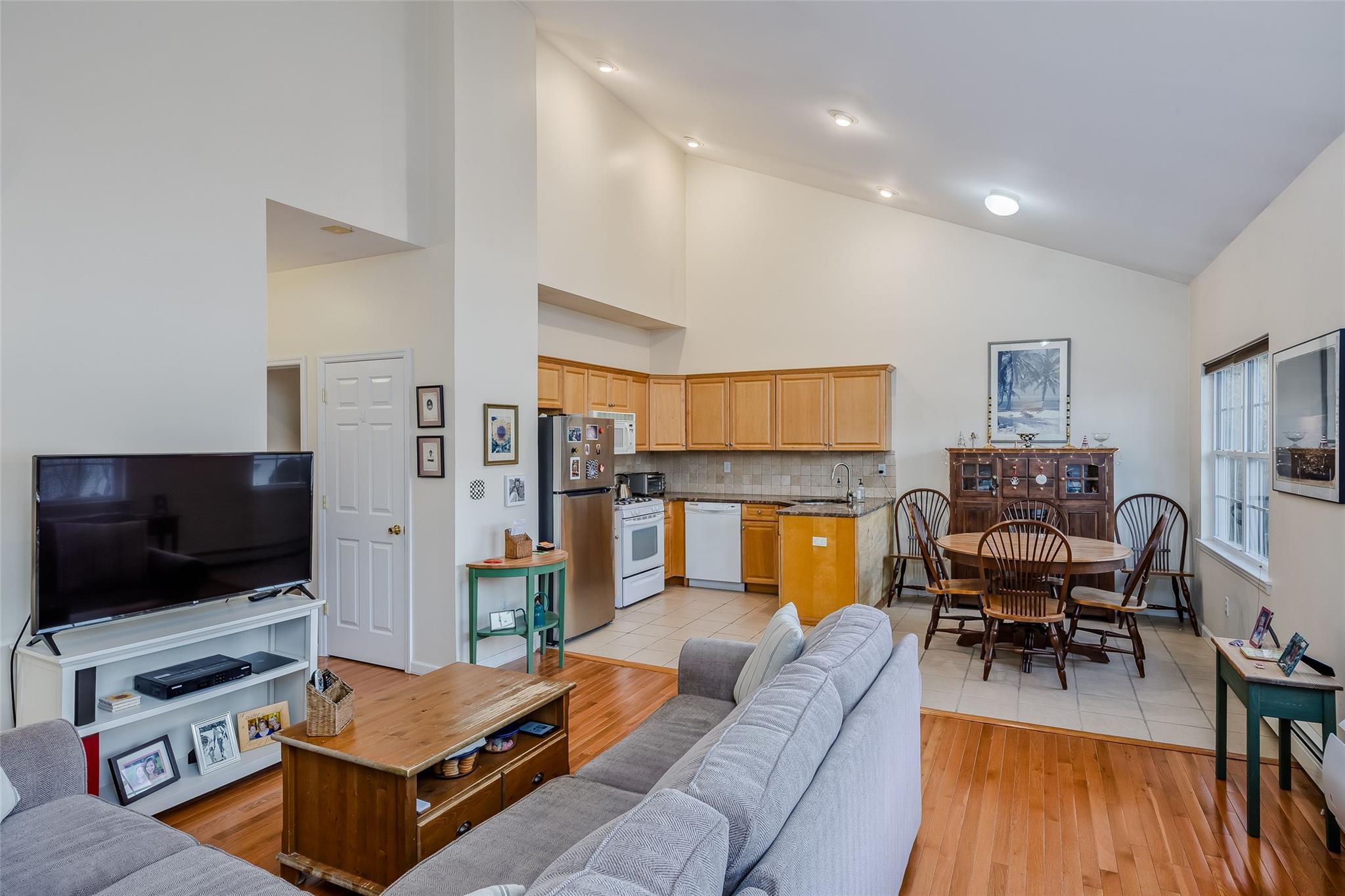 197 Fulton Street #18, Farmingdale, New York image 8