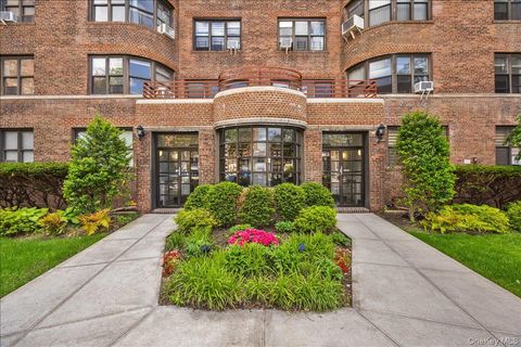 Photo of 98-120 Queens Boulevard #6G, Rego Park, NY 11374 (MLS # 922278)