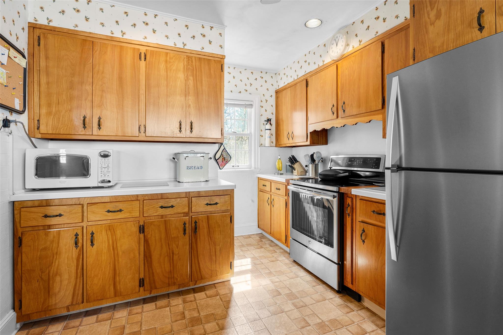 19 N Blackthorn Lane, White Plains, New York image 22
