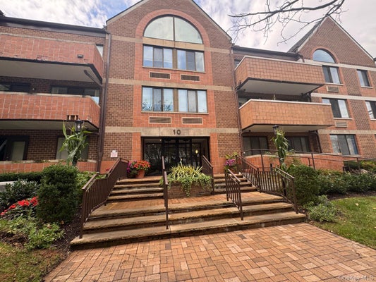 10 CANTERBURY RD APT 1B, GREAT NECK, NY 11021 - Image 90e566a5a43fdc95cdffa2a7e41d7319/3538713135