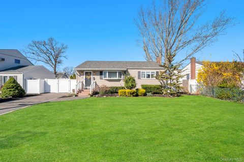 Photo of 28 Saint Joseph Avenue, Ronkonkoma, NY 11779 (MLS # 979487)