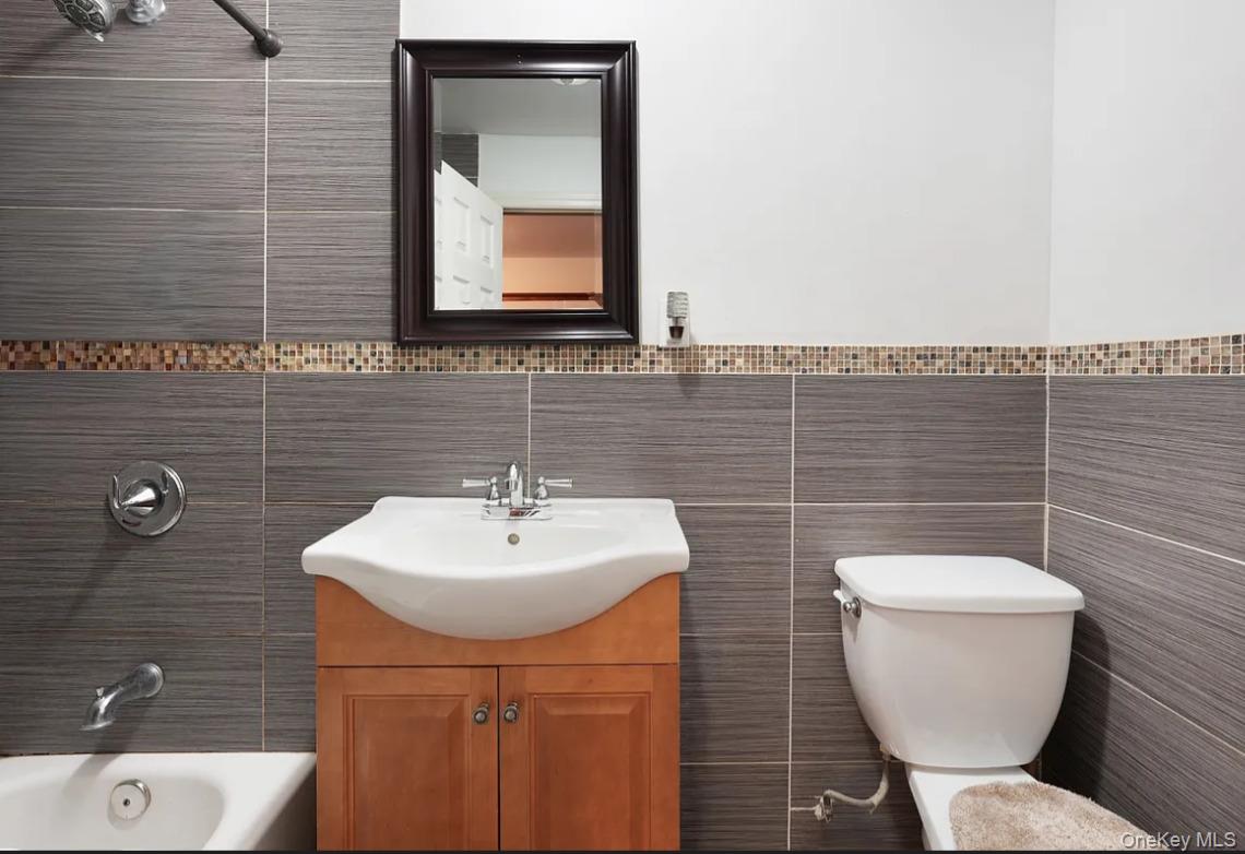 479 Bainbridge Street