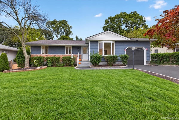 83 MCGAW AVE, LAKE GROVE, NY 11755 - Image 90e71e0bf788998f791b3abbbe508e5c/1116987779