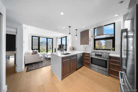 Condo For Sale - 4620 11th Street #5D<br/> Long Island City, NY 11101
