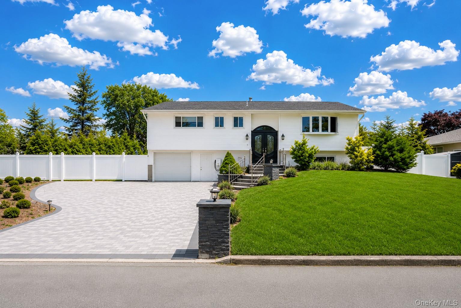Photo 1 of 34 — 3 Katonah Place, Dix Hills, NY 11746