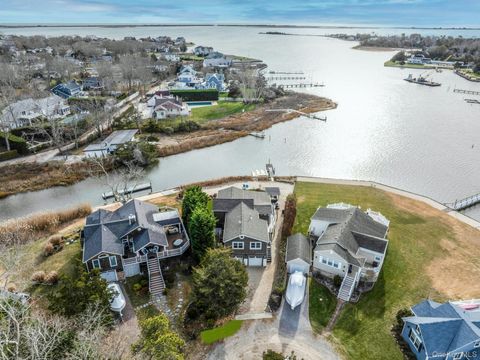 Homes For Sale - 7 Springville Circle<br/> Hampton Bays, NY 11946