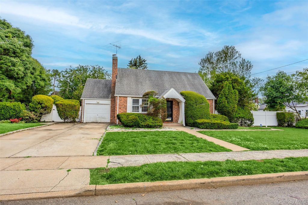 Photo of 674 Henry Street, Uniondale, NY 11553 (MLS # 1007584)