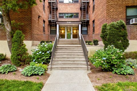 Homes For Sale - 75-05 210 St #2P<br/> Oakland Gardens, NY 11364