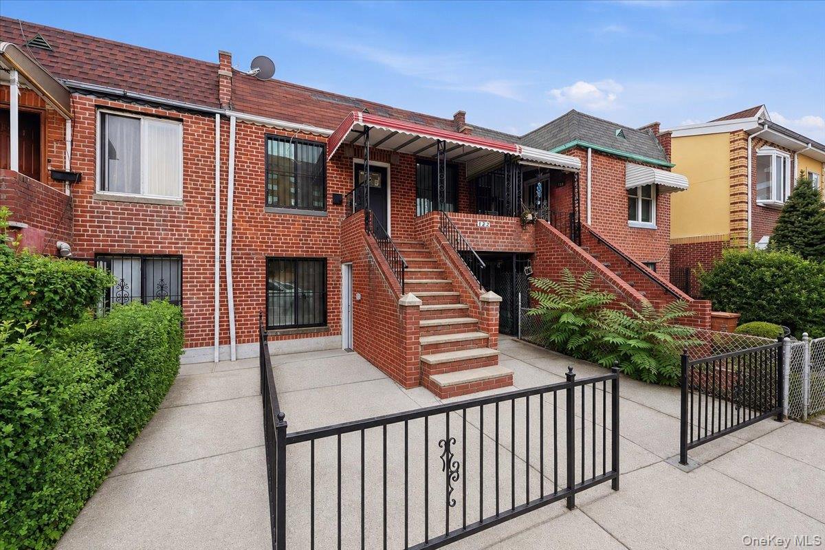 122 E 46th Street